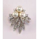 Opulente Brillantbrosche mit Zuchtperlen, 750 WG, ca. 0,5-0,8ct Brillanten