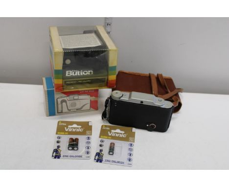 A selection of vintage cameras etc 