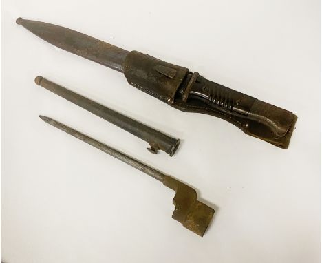 WW2 BAYONET DAGGER WITH SHEAF AND ADDITIONAL ATTACHMENT The press stud function needs servicing. 