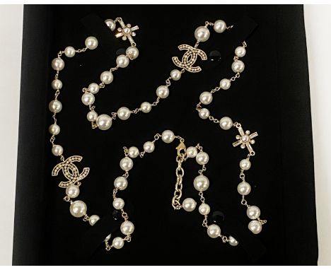 LONG CHANEL PEARL CHAIN - BOXED