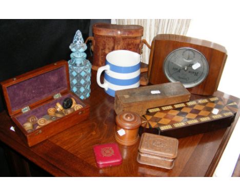 Various collectables, including scent bottle with stopper, cribbage board, etc.