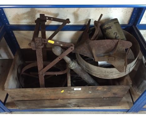 A box of miscellaneous items to include: push hoe parts, a brass hand sprayer, Vintage sieve etc.