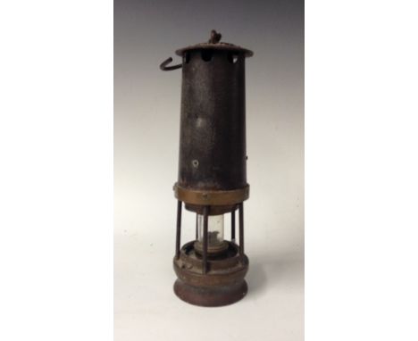 A Davis Kirby Lamp No. 2A, manufactured by John Davis & Son (Derby) Ltd, All Saints Works, Derby, patent no. 230618/24, loop 