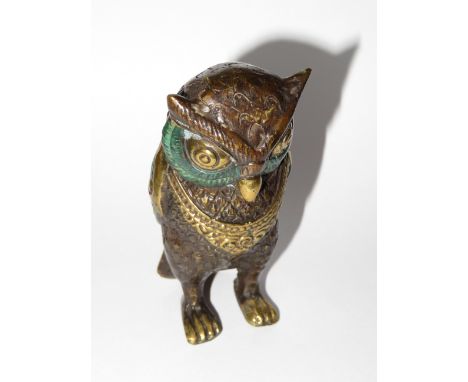 Patternated bronze figure of a owl Height 10 cm