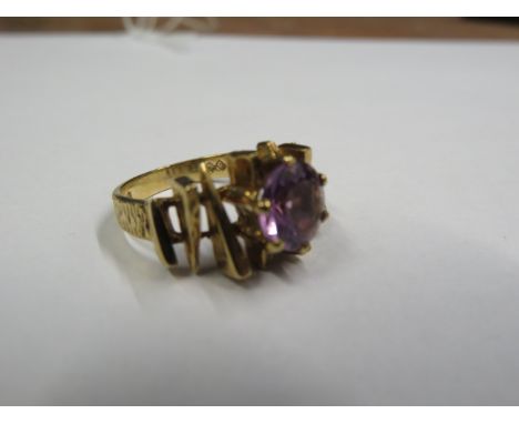 9ct gold dress ring set with amethyst Size N Weight 4.9g 