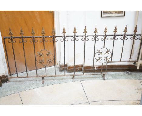 Cast iron railing Length 186cm 