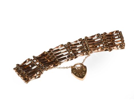 A 9 carat gold gate link bracelet with a padlock clasp, length 18cmCondition report: Gross weight 13.8 grams.