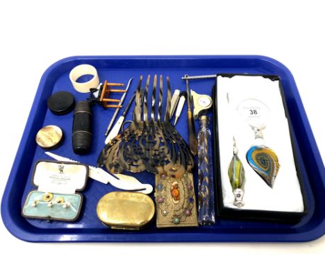 A tray of glass scent bottle, faux tortoiseshell comb, brass and wooden boxes etc 