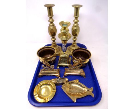 A tray of pair of brass candlesticks, further brass candlestick, pair of brass cauldrons, ornaments etc 