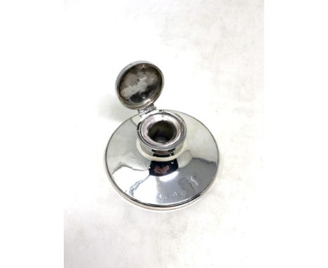 A silver inkwell with glass liner, Birmingham marks, diameter 8.5cm. 