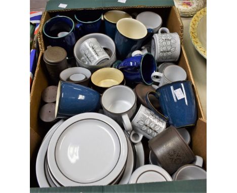 Ceramics - a Hornsea Charisma pattern part dinner service to include six dinner plates; eight side plates; four tea plates; c