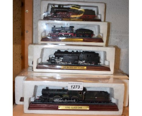 Model Trains - Locomotives on plinths, Mallard, Battle of Britain Class, Flying Scotsman, others (13)