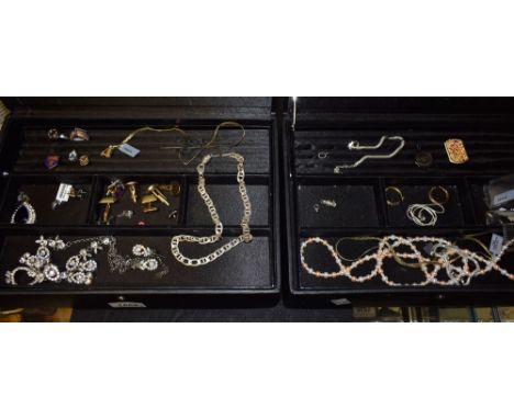 Jewellery - a pair of 9ct gold paste set hoop earrings;  a silver gilt necklace;  another;  a heavy weight silver gentleman's