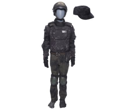 TERMINATOR: DARK FATE (2019) - Future War Soldier Costume with Light-Up Helmet - A future war soldier costume with light-up h