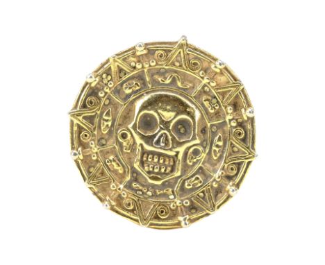 PIRATES OF THE CARIBBEAN: THE CURSE OF THE BLACK PEARL (2003) - Cursed Aztec Coin - A cursed Aztec coin from Gore Verbinski's