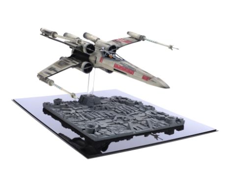 STAR WARS: A NEW HOPE (1977) - ICONS Replica X-Wing Starfighter Model - An ICONS replica X-wing fighter model miniature from 