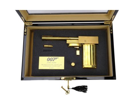 THE MAN WITH THE GOLDEN GUN (1974) - Transition Model Scaramanga Golden Gun Replica - A transition model Scaramanga golden gu