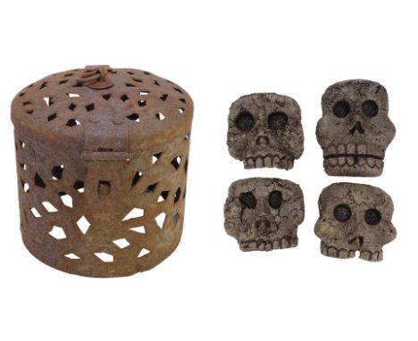 FROM DUSK TILL DAWN (1996) - Four Skull Heads with Wall Sconce - Four skull heads with a wall sconce from Robert Rodriguez's 