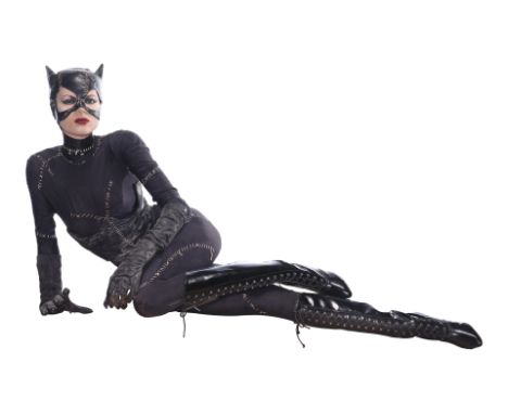BATMAN RETURNS (1992) - Hollywood Wax Museum Catwoman (Michelle Pfeiffer) Display - A Catwoman (Michelle Pfeiffer) display fr