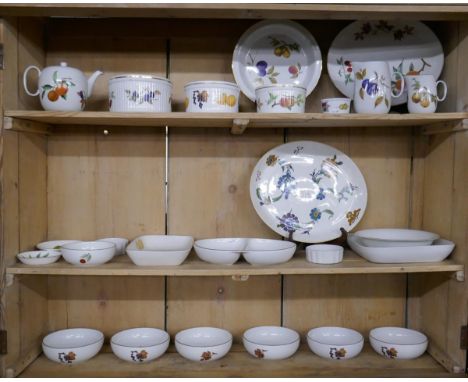Collection of Royal Worcester Evesham ware etc 