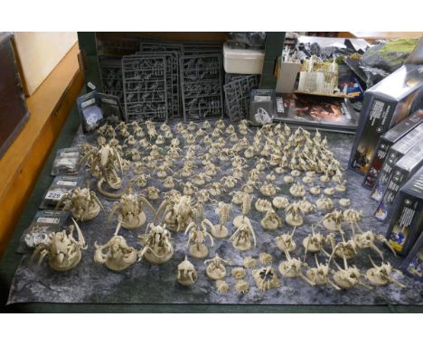 Warhammer 40k Tyranids army including original Forge World Trygon, metal Red Terror and Old One Eye. Some warriors/hormagaunt