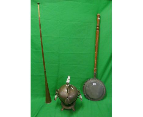 Copper hunting horn, spirit kettle and a warming pan 