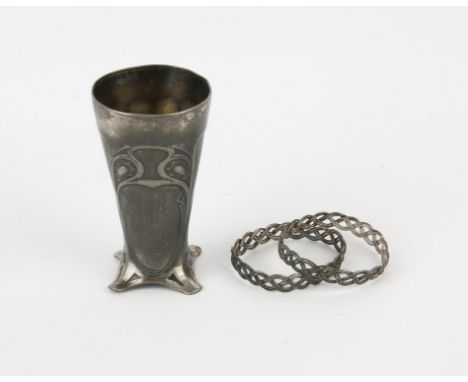 The Lord of the Rings - Rinvedell vase and two parchment scroll rings from Elrond's library. Provenance: The vendor owned an 