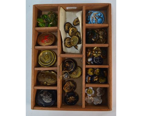 A quantity of pierced glass and pottery buttons, including Lucy Rie design Bimini issues (set of seven) and similar to/w a me