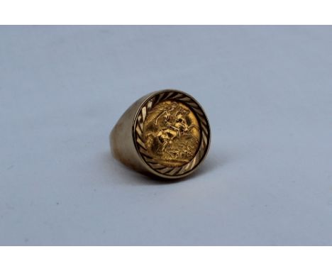 A George V gold half sovereign, dated 1914 in a 9ct gold ring mount, overall approximately 9.5 grams