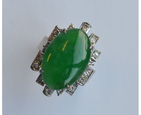 A heavy 18 carat jade and diamond modernistic ring. Approx. 9 grams. Est. £150 - £200.