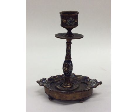 A small cloisonné inkwell decorated with flowers and leaves. Est. £20 - £30.