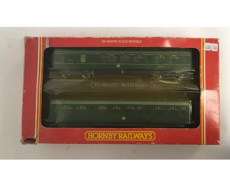 HORNBY: An 00 gauge boxed scale model BR 2-Car DMU Class 119 Green set numbered R267. Est. £20 - £30.