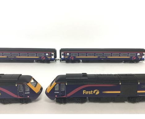 HORNBY: FOur 00 gauge unboxed scale model First Great Western locomotives and carriages. (4). Est. £10 - £15.