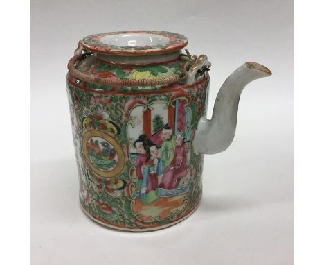 A Canton teapot with rope decorated handle. Approx. 13.5 cms high. Est. £20 - £30.