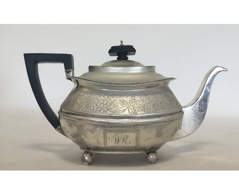 A good Georgian bright cut silver teapot decorated with flowers and leaves. London 1814. Approx. 560 grams. Est. £300 - £400.