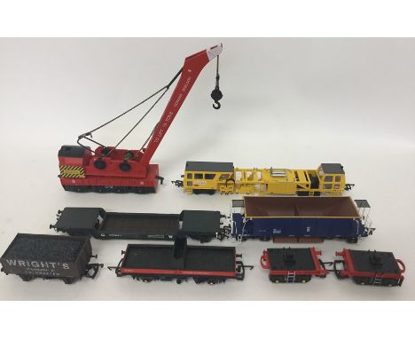 A quantity of various 00 gauge rolling stock by HORNBY, BACHMANN, DAPLO etc. Esyt. £10 - £15.