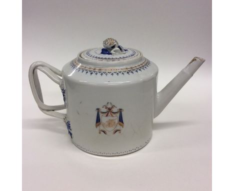 A Chinese cylindrical armorial teapot decorated with gilding and weave handle. Approx. 15 cms high. Est. £100 - £150.