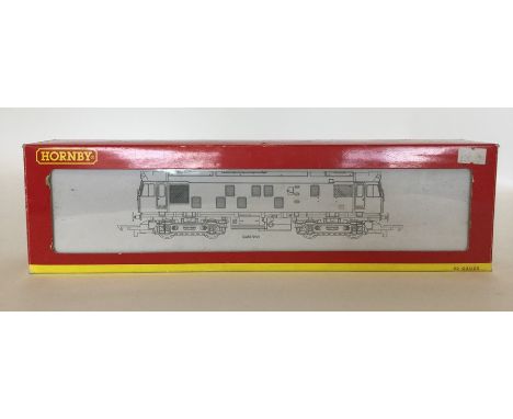 HORNBY: An 00 gauge boxed scale model BR Bo-Bo Diesel Electric Class 25 Locomotive "D7596", numbered R2121. Est. £30 - £50.