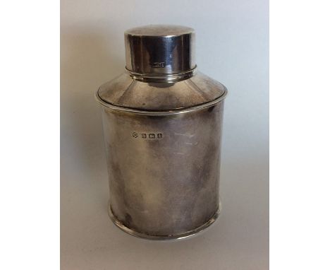 A good silver cylindrical tea caddy with lift-off cover. Birmingham. By WS Ltd. Approx. 82 grams. Est. £80 - £100.