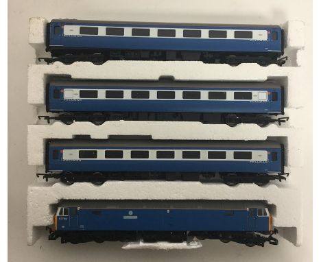 HORNBY: Four 00 gauge scale model unboxed Pullman's carriages in blue. Est. £40 - £50.