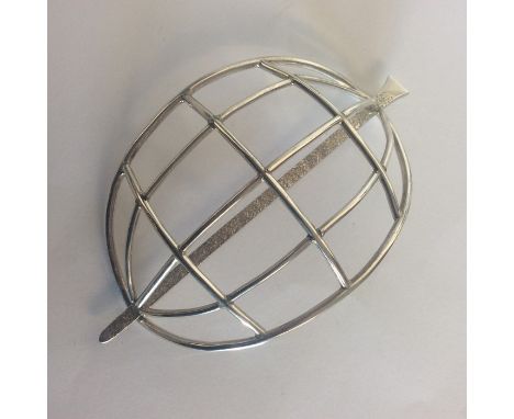 A large Celtic silver hair barrette and matching hair pin. Edinburgh. By ENC. Approx. 61 grams. Est. £80 - £120.