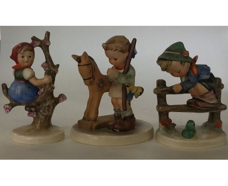 A group of three Hummel figures of children. Est. £15 - £20.