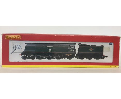 HORNBY: An 00 gauge boxed scale model locomotive BR 4-6-2 Battle of Britain Class '222 Squadron', numbered R2458. Est. £20 - 