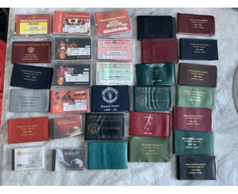 Manchester United Season Ticket Books: Complete run from 76/77 to 2006/2007 in good condition. (31)