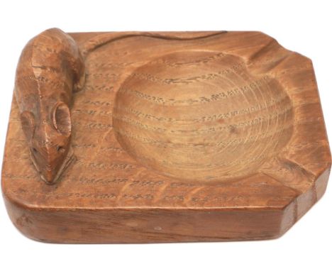 Robert Mouseman Thompson oak ashtray, L: 10 cm. P&amp;P Group 1 (£14+VAT for the first lot and £1+VAT for subsequent lots) 