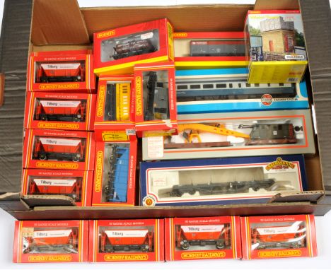 Hornby, Lima, Bachmann, Airfix - boxed rolling stock. To include R6349 45T VDA Van "Railfreight"; R6405 6 wheel tank wagon "I