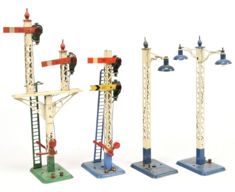 Hornby 0 Gauge group of Electrical Accessories consisting of 2E Junction signal 1E Lamp Standard, 2E Double arm signal (missi