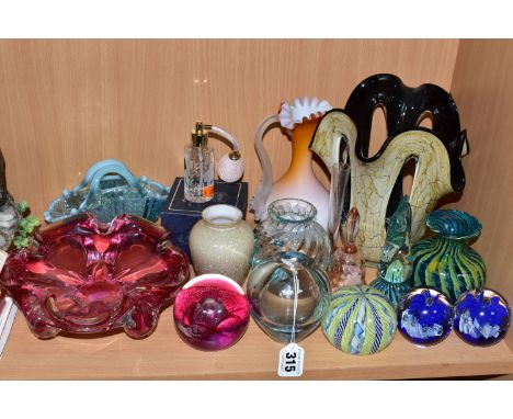 A GROUP OF COLOURED AND DECORATIVE GLASSWARES, to include a 1960s Per Lutken for Holmegaard clear Rondo vase height 9cm (nibb