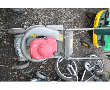 A HONDA HRD535 SELF PROPELLED PETROL LAWN MOWER Spares or Repairs some parts missing from engine