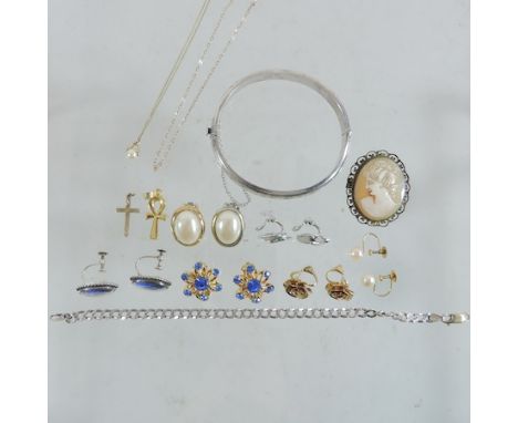 A collection of jewellery, to include a cameo brooch, silver bangle, earrings and chains